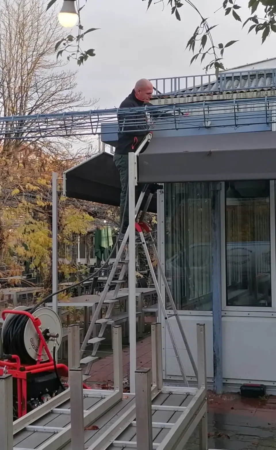 Dachrinnenreinigung an der Wilhelma in Stuttgart