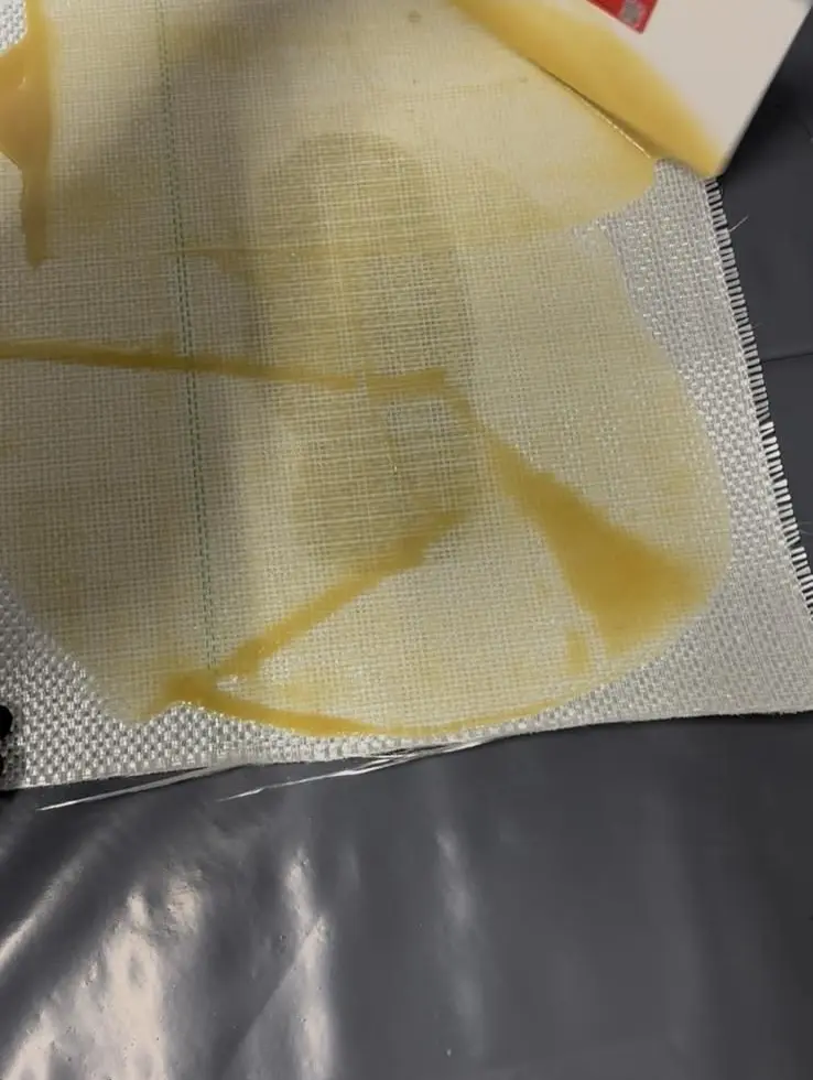 Schritt 3: Glasfasermatte wird mit 3P-Harz eingestrichen